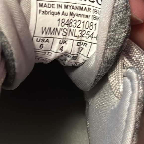 Sorel gray woman’s size 6 tennis’s - Picture 3 of 10